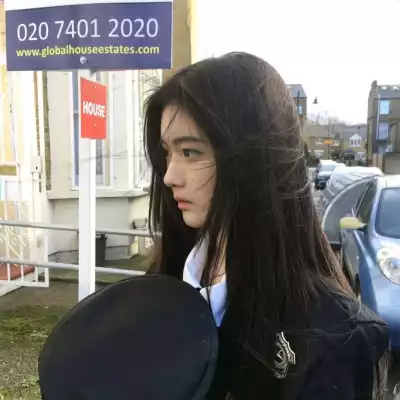 钟由希